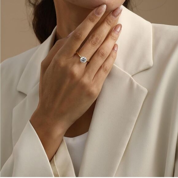 Solitaire Gold Round Engagement Ring - Picture 4 of 4